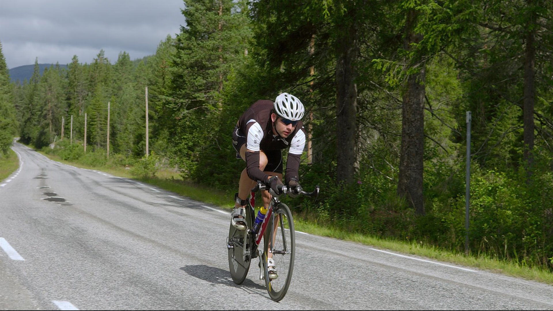 陈佳蝶泳冲线瞬间惊艳全场，陈佳怡游泳